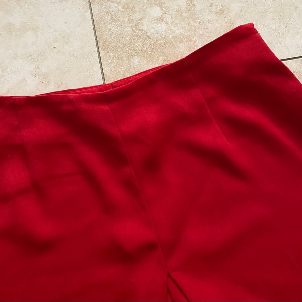 Red shorts - Picture 2 of 9